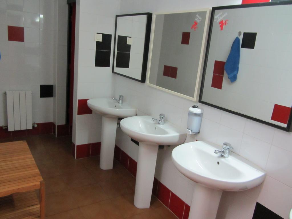 Single Bed in 4-Bed Dormitory Room,232160170:JPEG